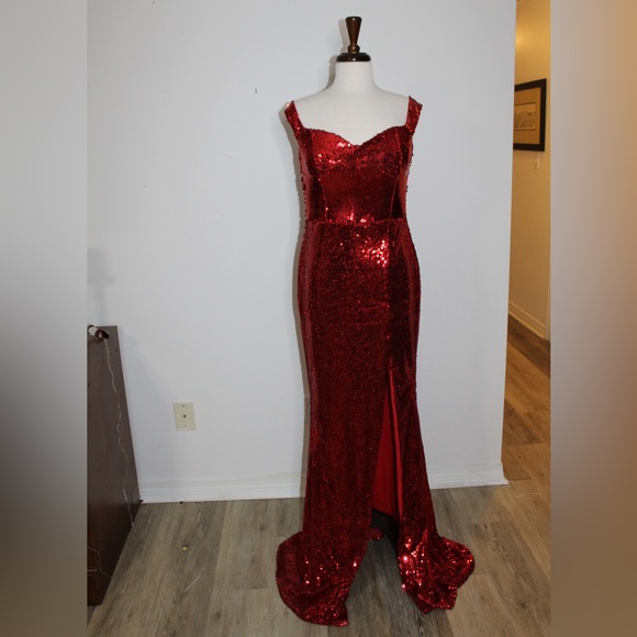 Red sequin formal - Picture 10 of 12